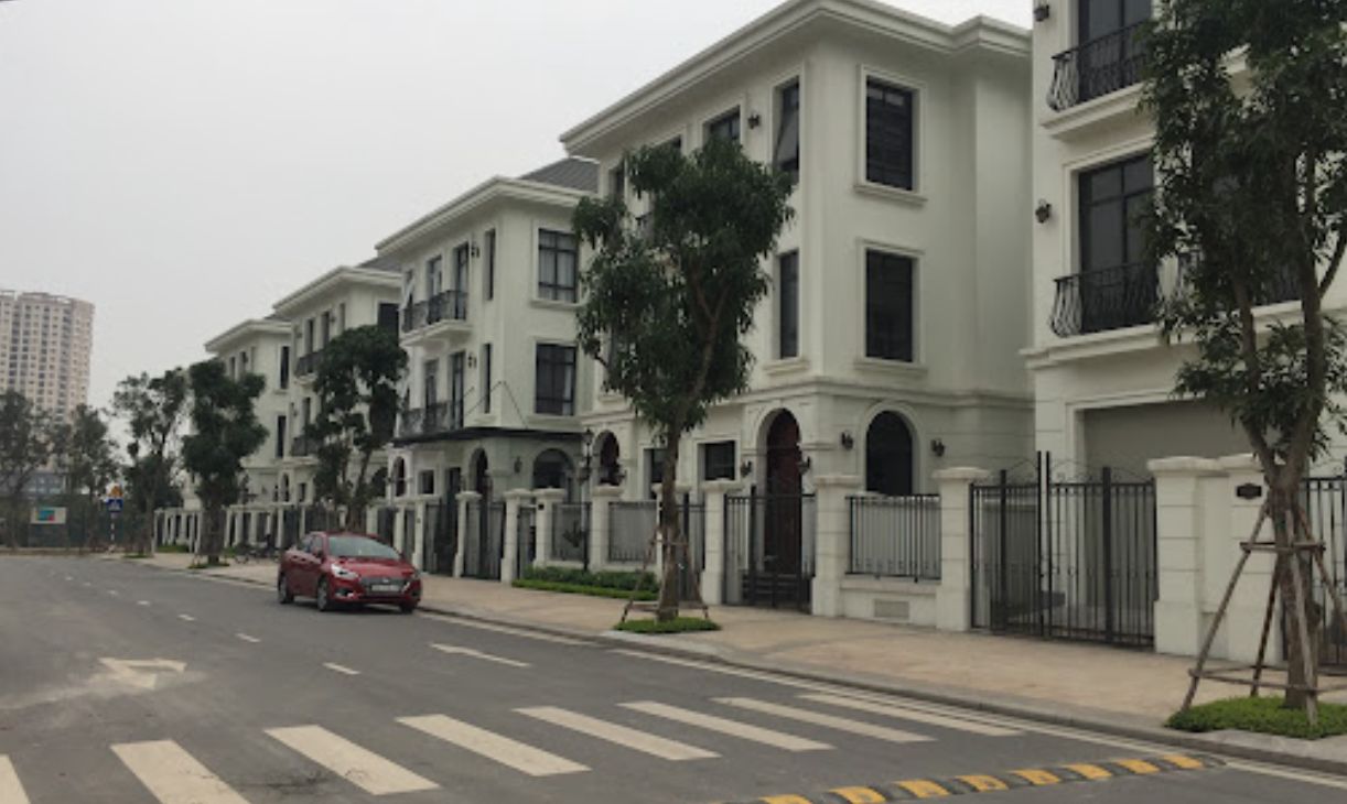 Bán gấp nhà liền kề căn góc Vinhomes Green Bay Mễ Trì, DT 100m2, tiện ích đầy đủ, Đông tứ trạch